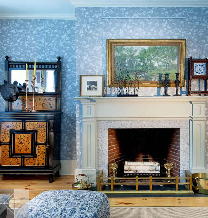 Interior design: Greek Revival custom mantle design by Phelps Architects.