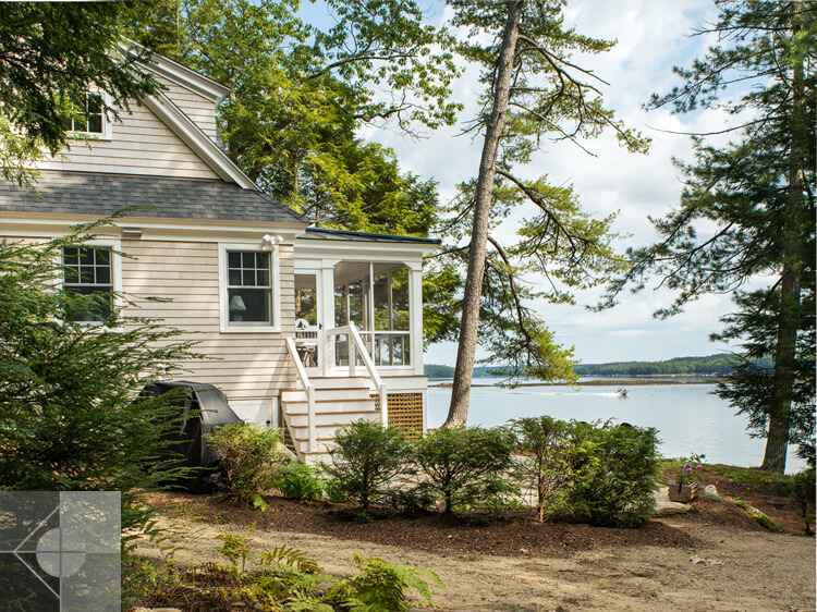 Exterior of cottage in Edgecomb, Maine by Phelps Architects